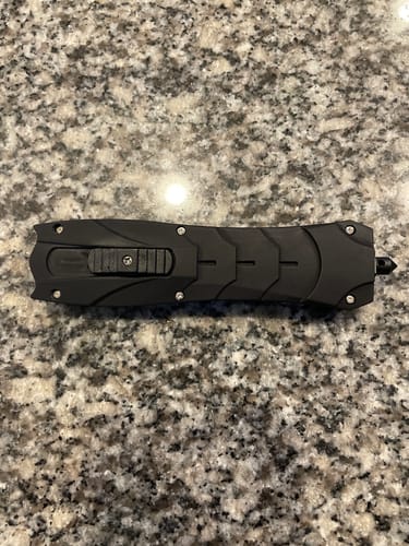 Armando L. review of Everyday Carry Combat OTF Knives image 1 out of 4