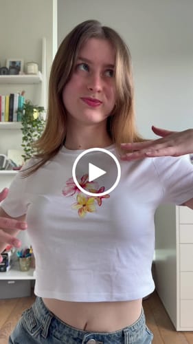 Customer video review of Cropped T-shirt