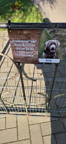 Customer photo review of Hunde-Türschild personalisiert mit Foto & Text (UV- und wetterfest)