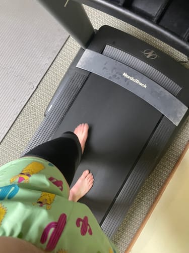 Customer photo review of Compression Sleeves V2 for Knees and Legs