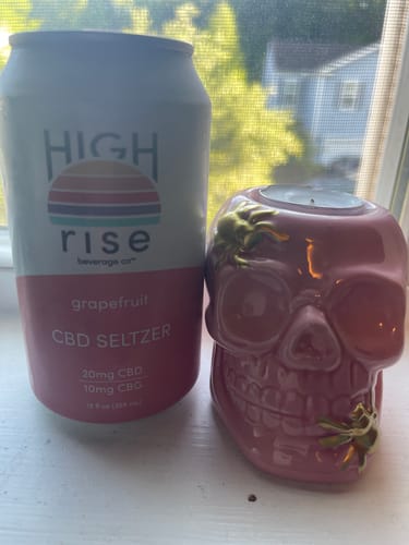 Customer photo review of Grapefruit CBD Seltzer