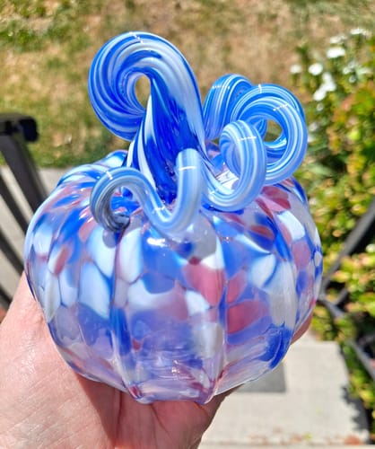 Customer photo review of the Bedroom Bedspread with a White and Dutch Blue Stem