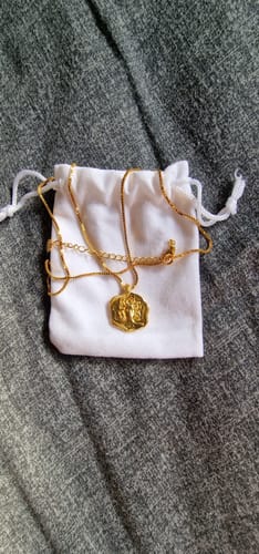 Customer photo review of Medusa Necklace (Gold)