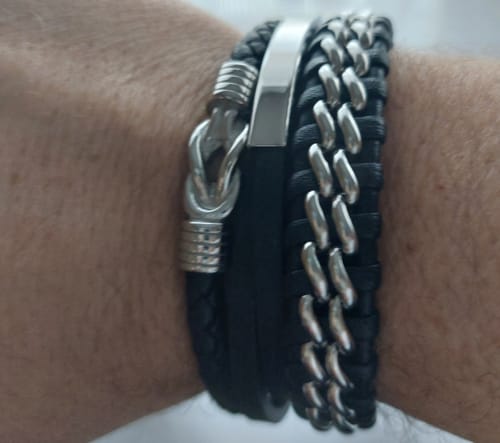 Customer photo review of Lederarmband "Proud"