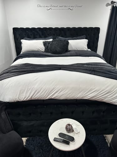 Customer photo review of The Velós Fine Velvet Bedding Set