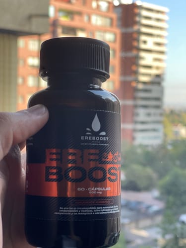 Reseña con foto de un cliente sobre EREBOOST | 60 Cápsulas