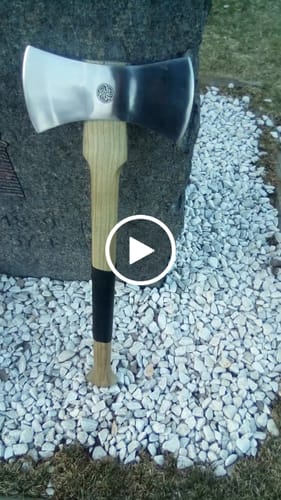 Customer video review of Functional double bit axe "Vargstal"