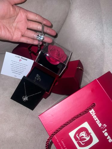 Customer photo review of Luxury Pack: Collar + Pulsera Trébol Plata + Dedicatoria Gratis para Regalar