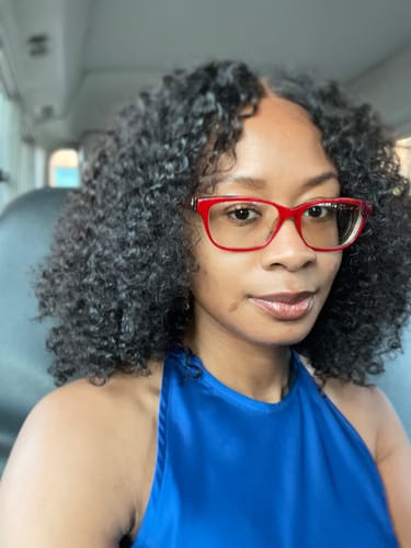 Customer photo review of CurlyMe Pre-cut 9x6 Lace M-cap Wear Go Glueless Mini Knots Kinky Curly Hair HD Lace Front Wig Pre-plucked