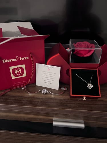 Customer photo review of Luxury Pack: Collar + Pulsera Trébol Plata + Dedicatoria Gratis para Regalar