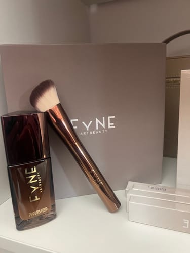 Customer photo review of FLAWLESS FINISH FYNE'DATION & BRUSH DUO