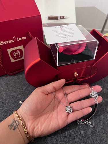Customer photo review of Luxury Pack: Collar + Pulsera Trébol Plata + Dedicatoria Gratis para Regalar