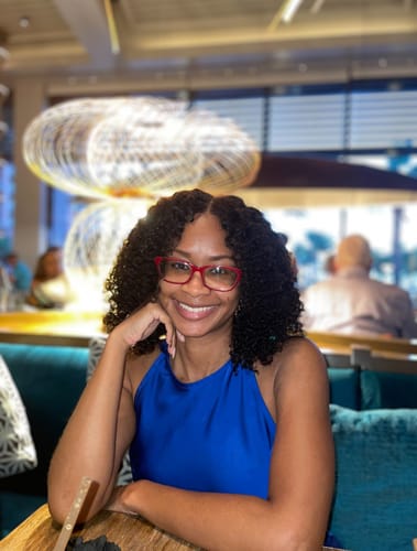 Customer photo review of CurlyMe Pre-cut 9x6 Lace M-cap Wear Go Glueless Mini Knots Kinky Curly Hair HD Lace Front Wig Pre-plucked