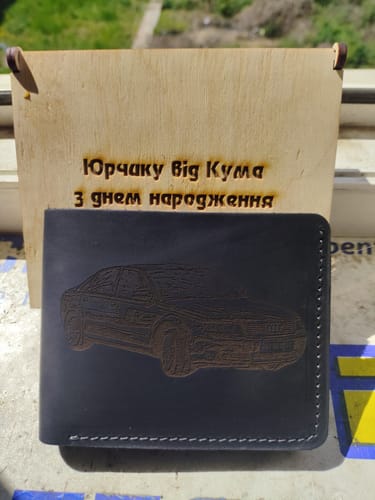 Customer photo review of Іменний гаманець ручної роботи з гравіюванням 100 доларів