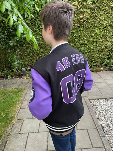 Customer photo review of Maßgeschneidertes Schwarz Lila Jacke