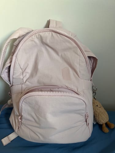 Customer photo review of Zoraesque 13.3 Inch Featherlight Backpack