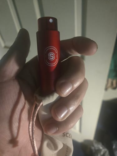 Customer photo review of Maison Francis Kurkdjian - Baccarat Rouge 540 Extrait de Parfum