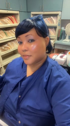 Customer photo review of Outre Wig Pop Full Wig - ESSY