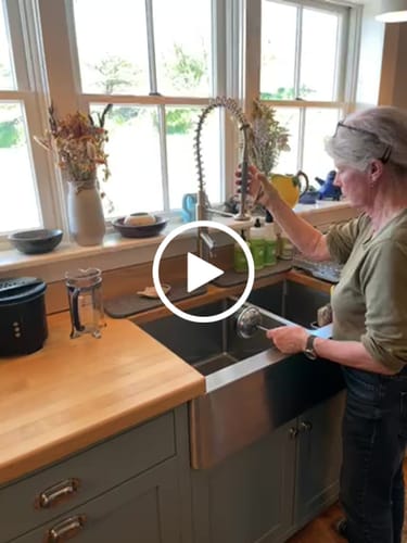 Customer video review of Klempner Professional Pull Down Spray Dual Handle Swivel Spout Kitchen Faucet