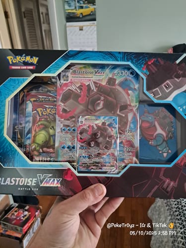 Customer photo review of Pokemon Venusaur Vmax Battle Box/Blastoise Vmax Battle Box (1)