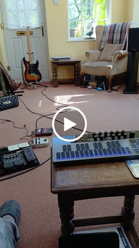 Customer video review of Donner Essential B1 Analog Bass Synthesizer & Sequencer