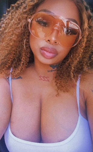 Customer photo review of CurlyMe Wear Go Glueless Highlights Ombre Hair Pre-cut HD Lace Kinky Curly Wig