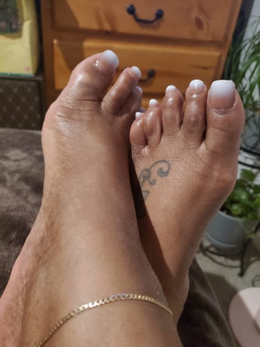 Customer photo review of Nude Ombré Baby Boomer Short Squoval - Press On Toe Nail