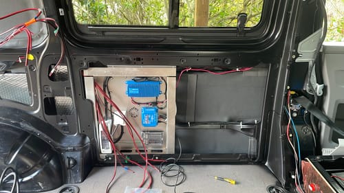 Customer photo review of Elektrobox Einbaulösung Leerkasten VW T5-T6.1 EKT 56-1