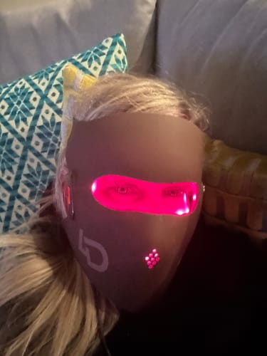 Customer photo review of JOVS 4D Laser Light Therapy Mask