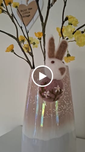 Kundenbewertung mit Video zu Gry & Sif - Kleiner Hase Filz mit Blumenstickerei