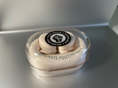 Asiakkaan kuva-arvostelu tuotteesta Koru korvakuulokkeet Beige - EUROVIISUT ALE
