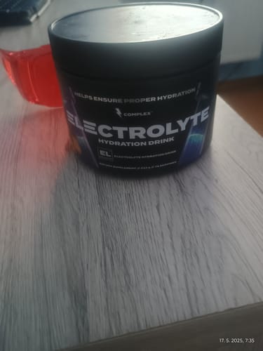 Zákaznická recenze s fotkou produktu Electrolyte Hydration Drink