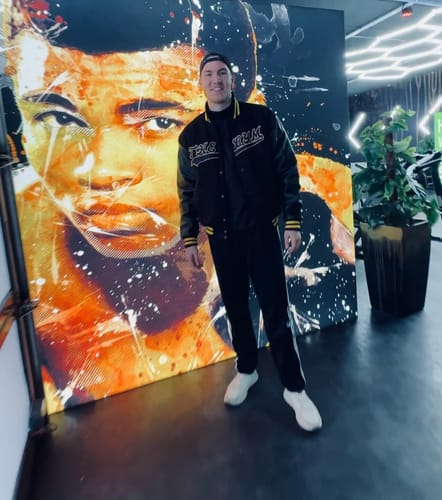 Customer photo review of Maßgeschneidertes Rot Schwarz Jacke