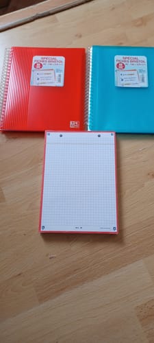 Avis photo d'un client sur OXFORD protège-documents pour fiches bristol A5 School Life # 80 vues / 40 pochettes - Plastique - Rouge