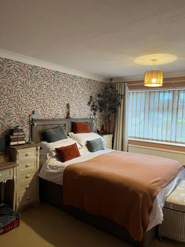 Customer photo review of Lyra - Green Leaf Foliage Wallpaper