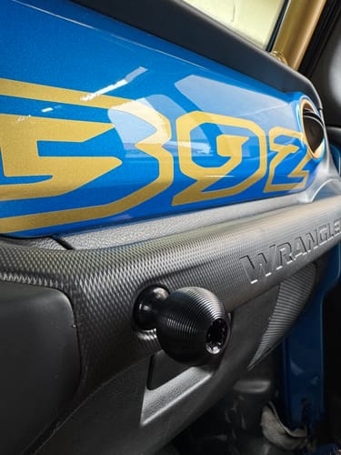 Customer photo review of JL/JLU Grab Bar Ball Mount