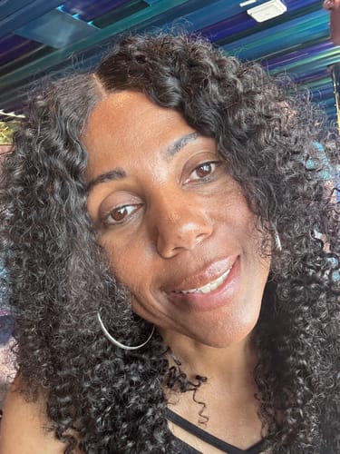Customer photo review of CurlyMe Pre-cut 9x6 Lace M-cap Wear Go Glueless Mini Knots Kinky Curly Hair HD Lace Front Wig Pre-plucked