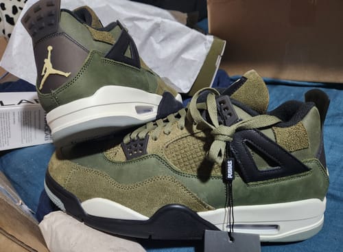Customer photo review of Air Jordan 4 Retro SE 'Craft Medium Olive' (2023)
