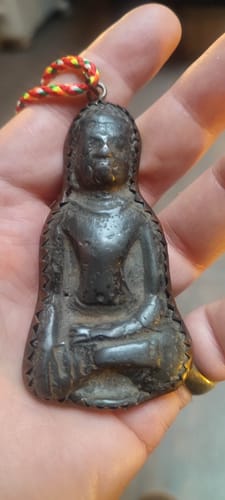 Customer photo review of Amulette Phra Huyan ancienne – Wat Phra Si Rattana Mahathat (Lopburi)