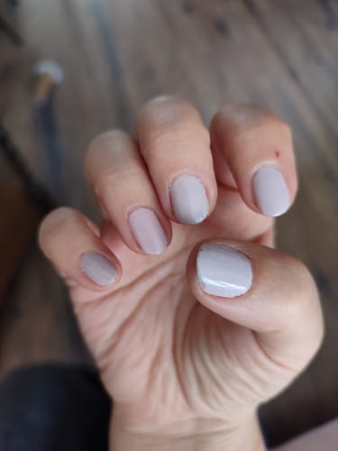 Customer photo review of Зелен реактивен, веган лак за нокти "Didier Lab", natural girl, 10мл