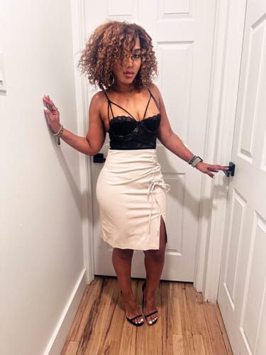 Customer photo review of CurlyMe Highlights Ombre Human Hair Wigs Kinky Curly Transparent Lace Wigs Pre plucked