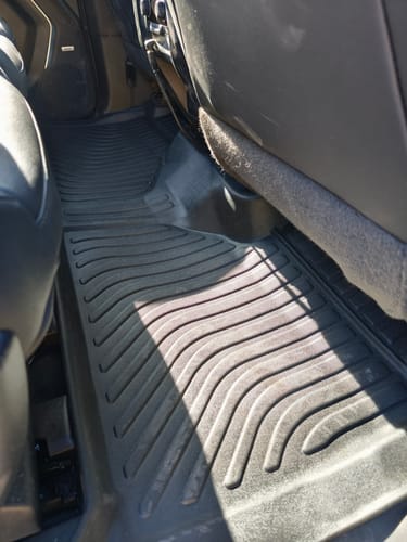Customer photo review of Pisos Calce Perfecto CHEVROLET TAHOE 8 ASIENTOS años 2021 al 2024