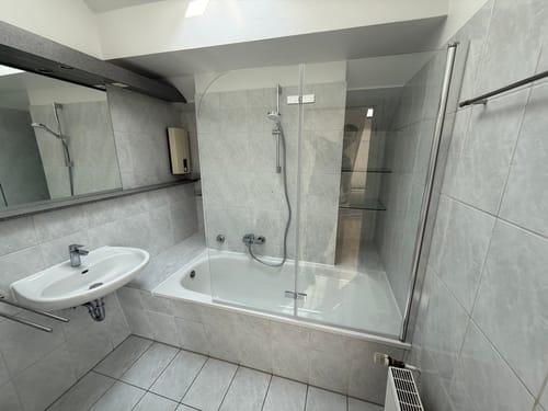 Customer photo review of SONNI Badewannenaufsatz Duschabtrennung 2-teilig Falttür ESG Klarglas mit beideseitiger Nano Beschichtung