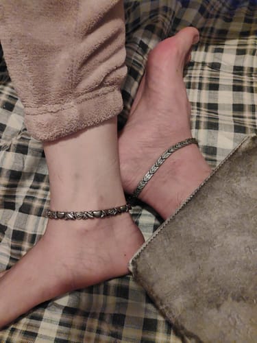 Customer photo review of Ladies Magnetic Ankle Bracelet