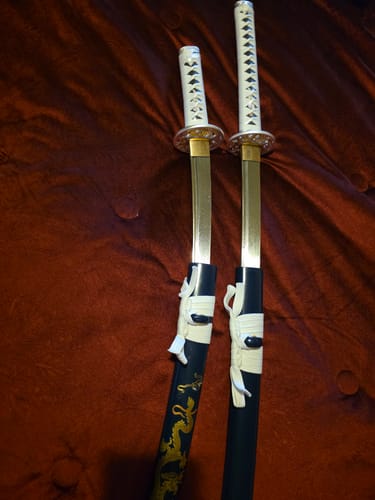 Customer photo review of Handmade Japanese Samurai Sword and Tanto Set – T10 Carbon Steel Blade