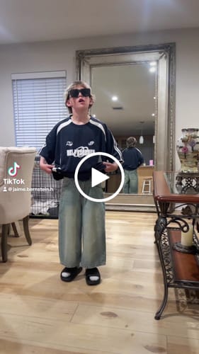 Customer video review of Aelfric Eden Contrast Color Stripe Soccer Jersey