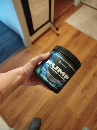 Zákaznická recenze s fotkou produktu Pump Non-Stim Pre-workout