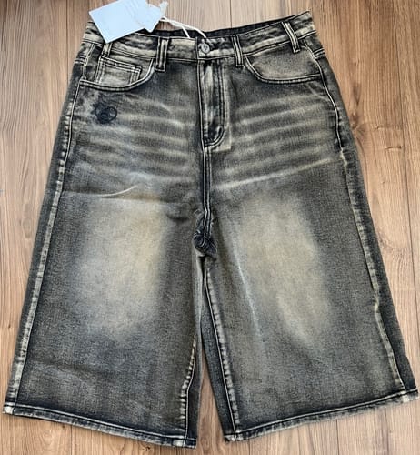 Customer photo review of Aelfric Eden Vintage Washed Longline Jorts