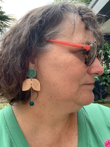 Dominique D. review of Grandes boucles d'oreilles pendantes à perles, menthe, beige et vert-bleu image 1 out of 2