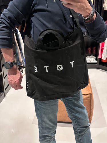 Customer photo review of Black TØTE Bag